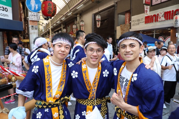เทศกาลเท็นจิน (天神祭Tenjin Matsuri)